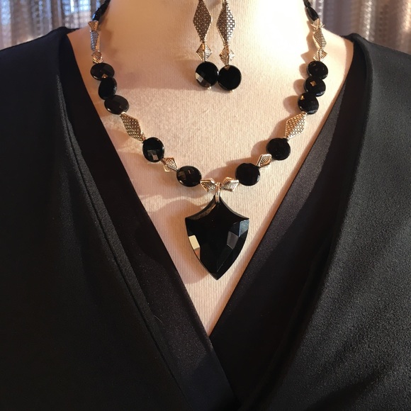 Ann Taylor black tank with black necklace and ears - Picture 2 of 7