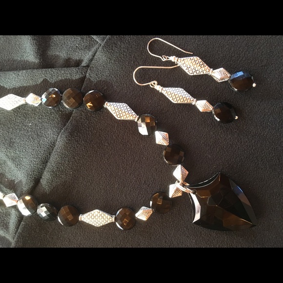 Ann Taylor black tank with black necklace and ears - Picture 5 of 7