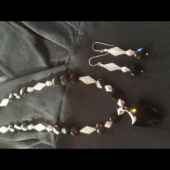 Ann Taylor black tank with black necklace and ears - Picture 6 of 7