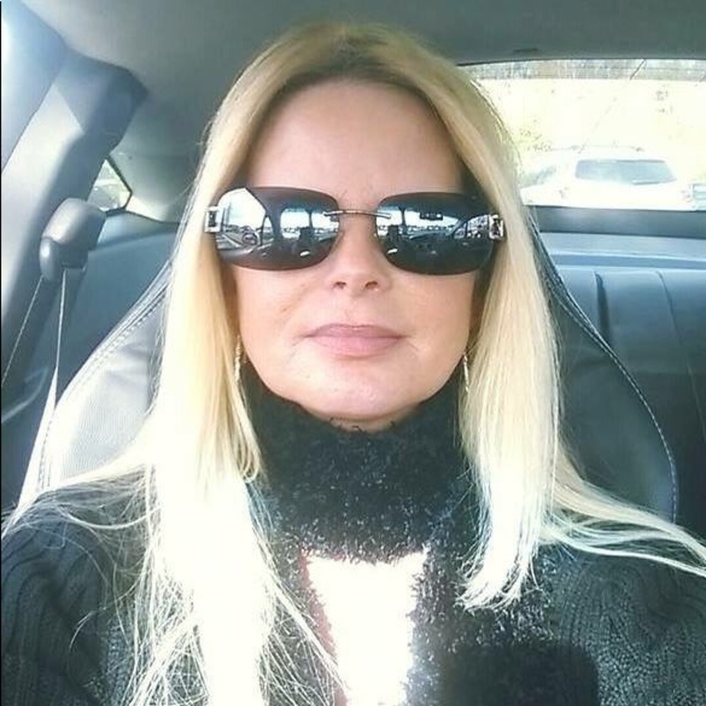 Meet your Posher, Cari