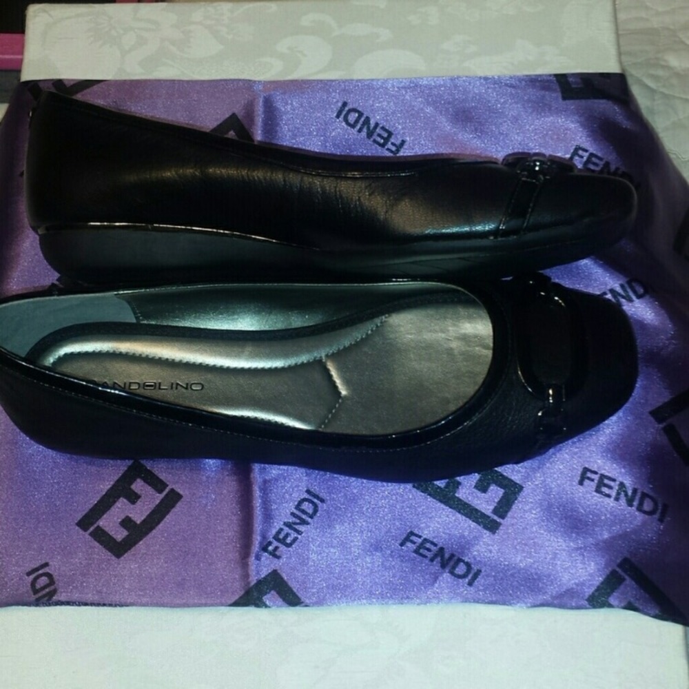 Bandolino buckled flats