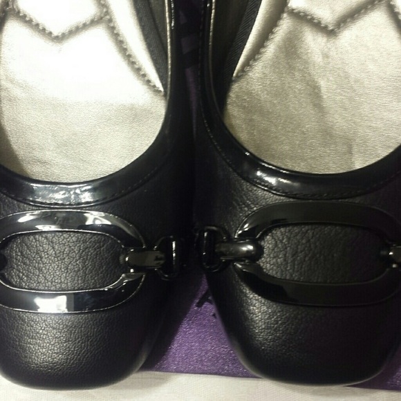 Bandolino buckled flats - Picture 2 of 6