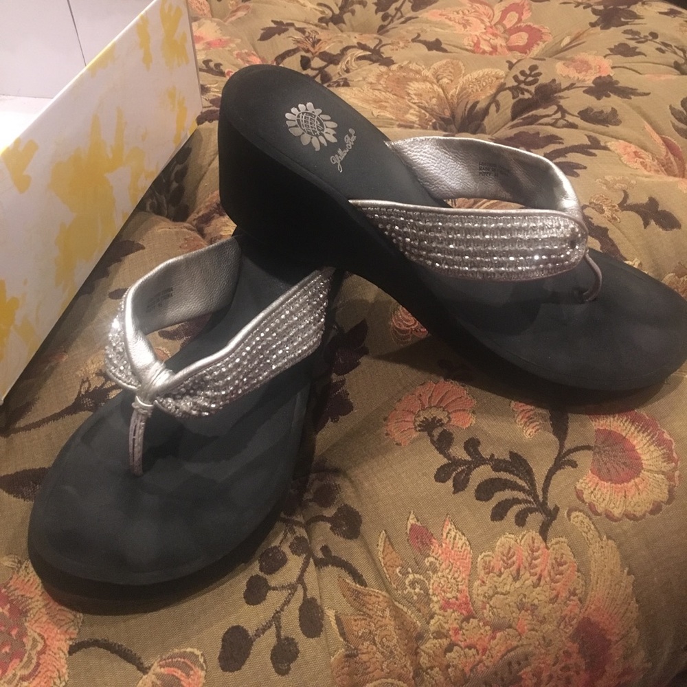 Yellow Box silver thong wedge