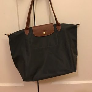 Large navy LONGCHAMP tote