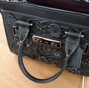 Meet your Posher, Asia