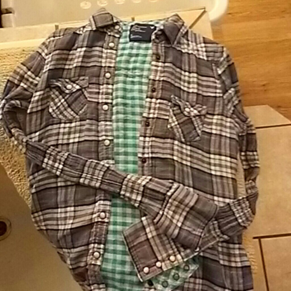 American eagle button up long sleeve