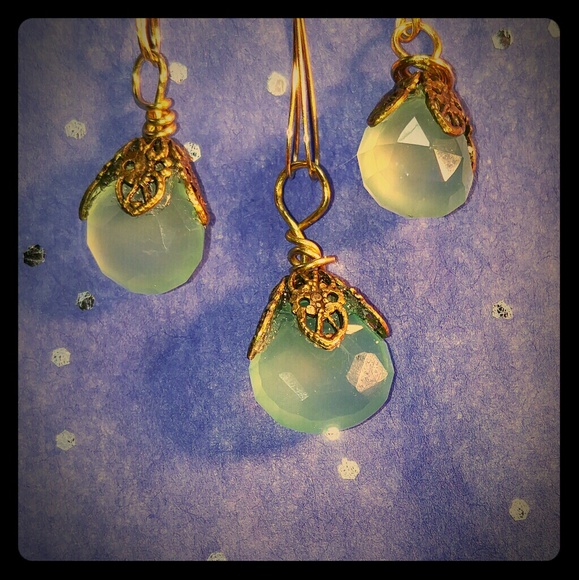 #0143 Chalcedony Earrings and Pendant Set - Picture 2 of 3