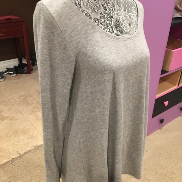 Hye Park and Lune Sweater with open back. - Picture 6 of 6