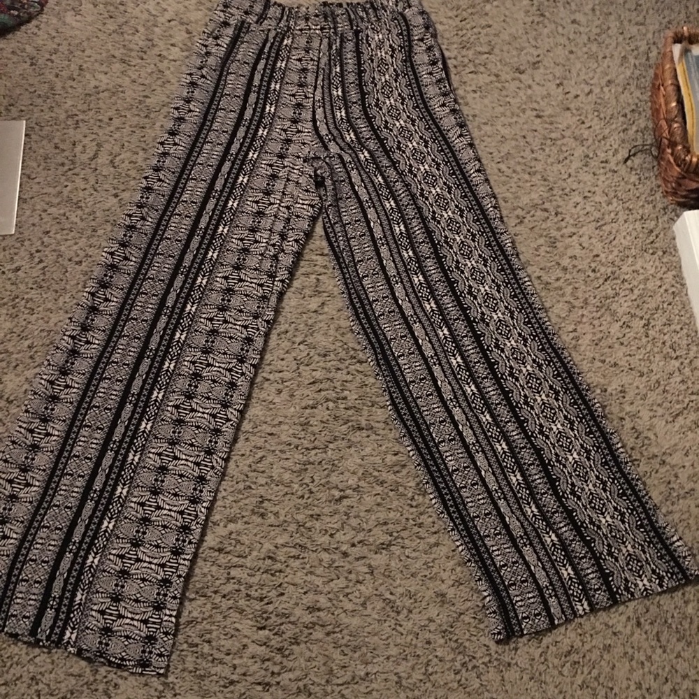 Flowy wide leg black and white printed pants