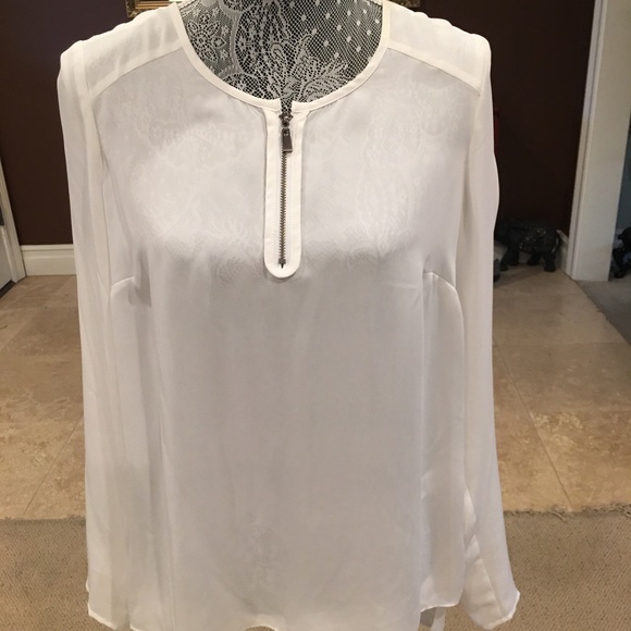 Laundry Cream Color Blouse with pleaded back. - Picture 1 of 7