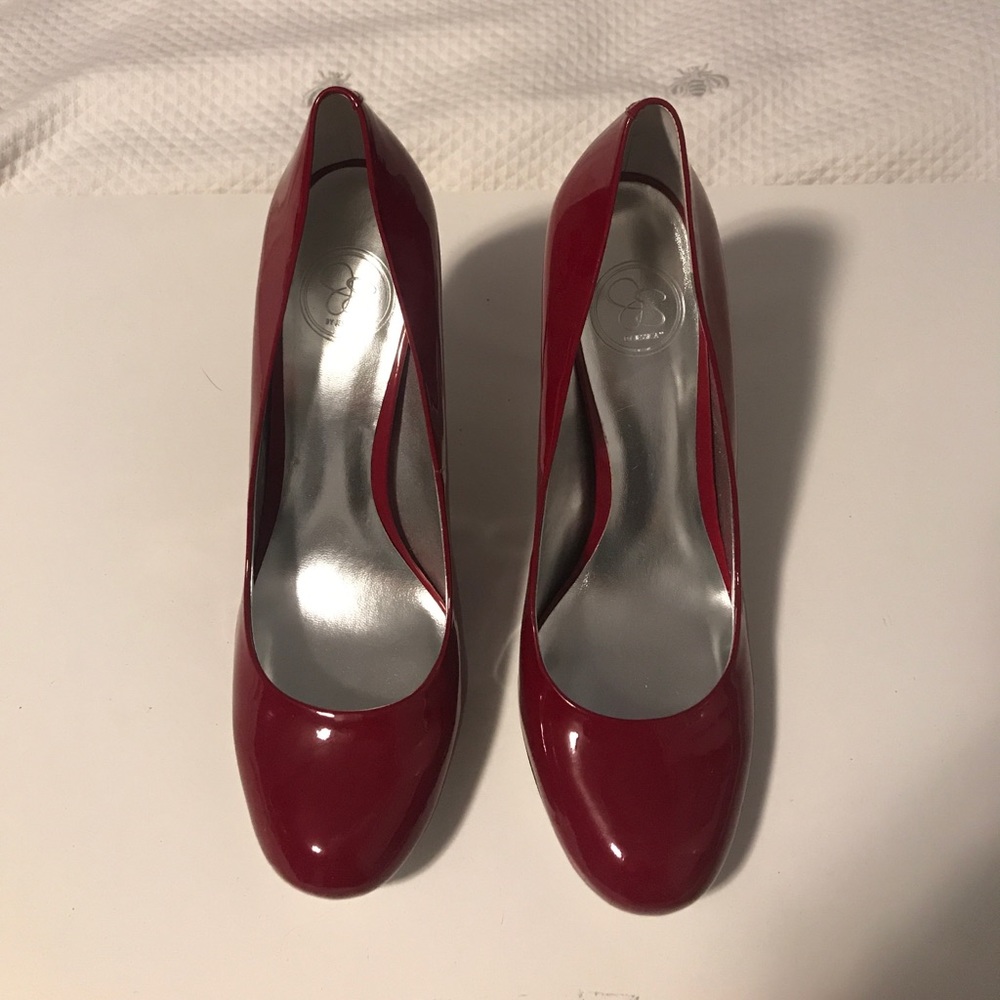 Never worn!!! Jessica Simpson Classic Red Pumps
