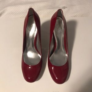 Never worn!!! Jessica Simpson Classic Red Pumps