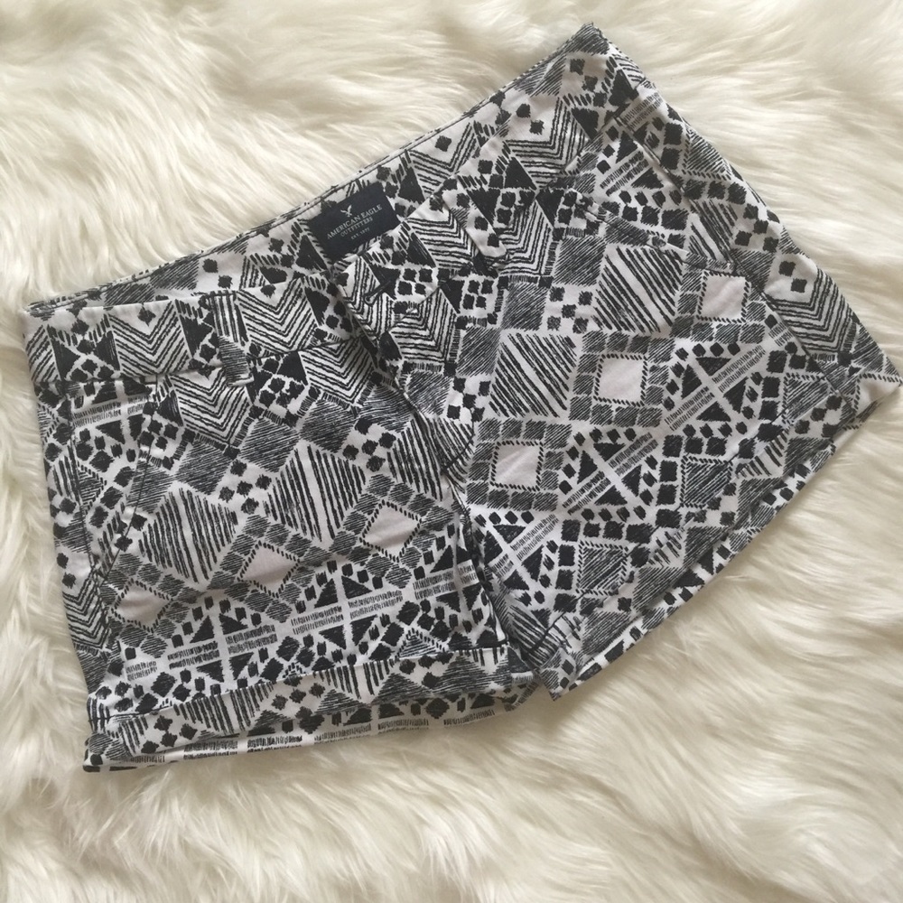 American Eagle 🦅 Stretch Aztec Midi Shorts