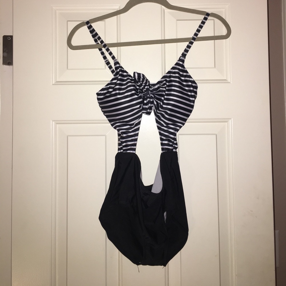 Open back and cut out stomach swimming suit