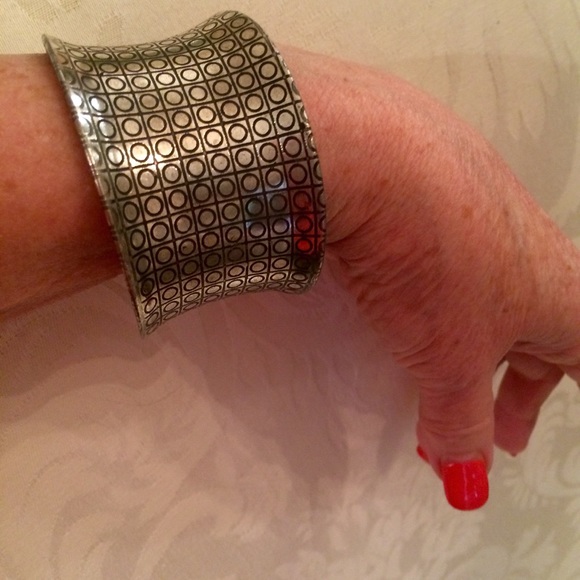 Cuff Bracelet. “GREAT DEAL!” - Picture 4 of 5