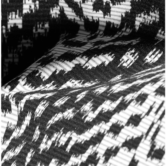 (Elizabeth & James) Cropped Printed Strapless Top - Picture 4 of 8