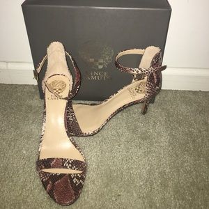**BRAND NEW** VINCE CAMUTO VO-JESTA HEELS SNAKE