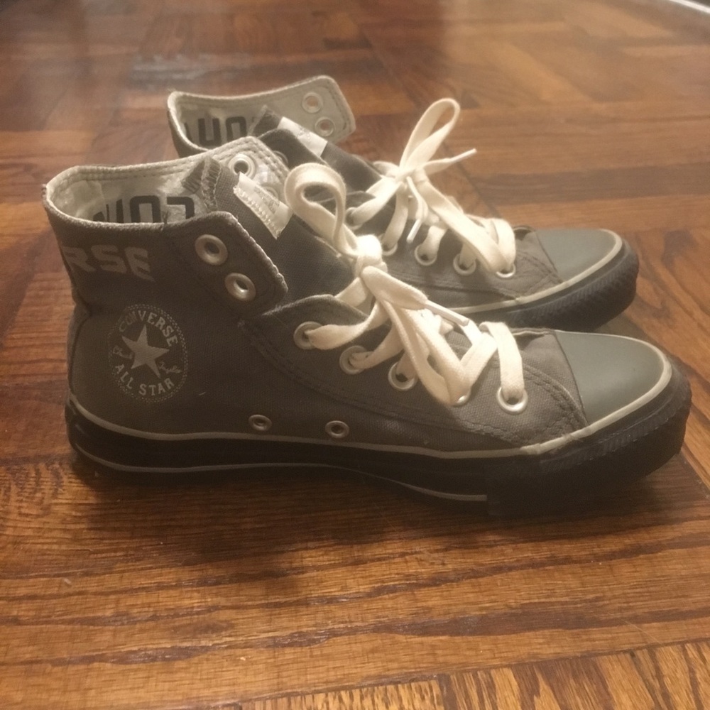 Women’s Converse in grey and black