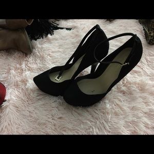 Black Floral Print Pumps