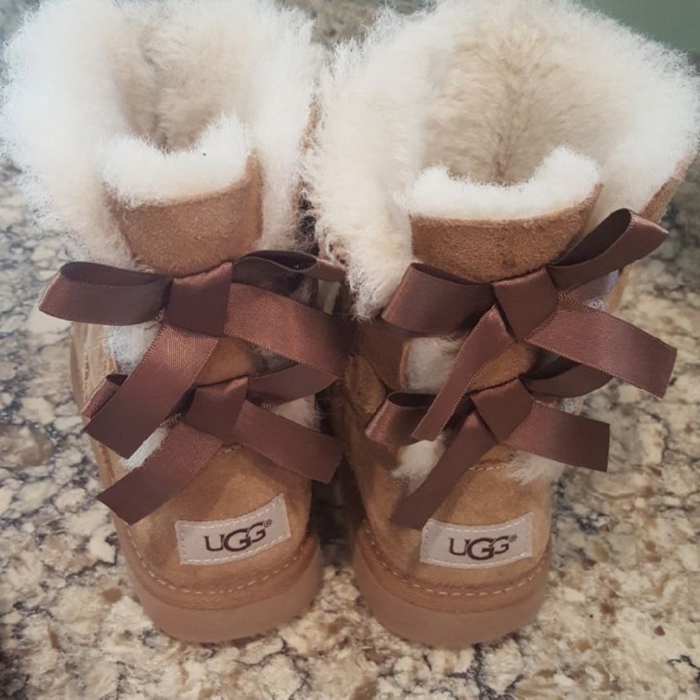 UGG Bailey Bow boots girls size 3