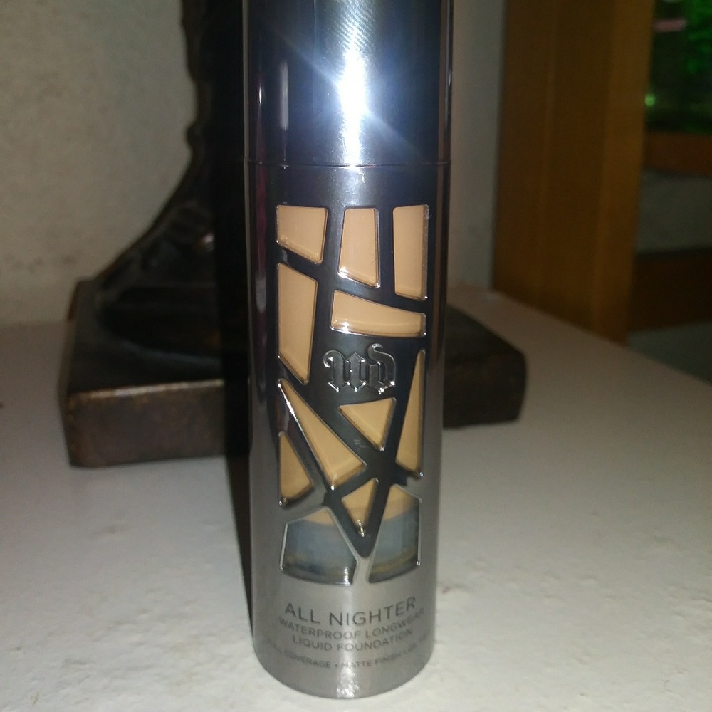 URBAN DECAY ALL NIGHTER 7.5