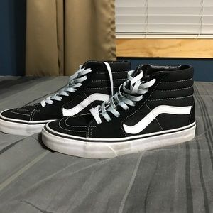 Mens 8.5. Barely worn. Perfect condition