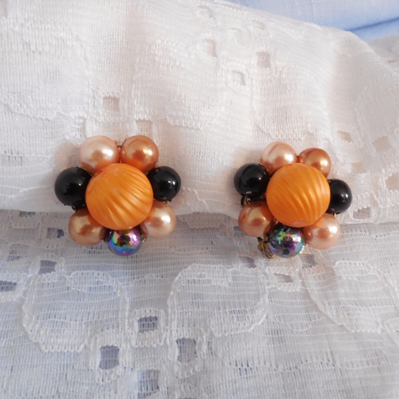 Vintage Clip On Cluster Earrings Japan - Picture 2 of 4