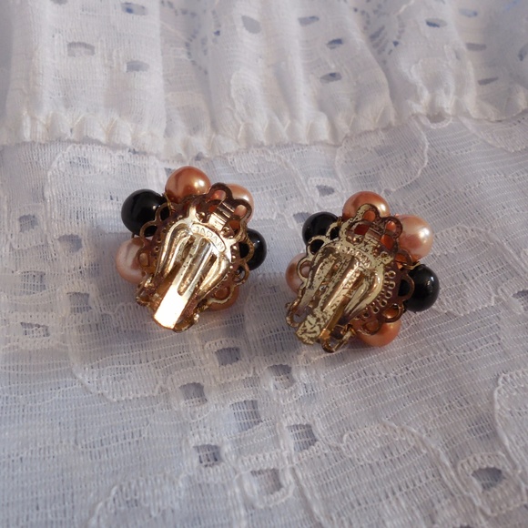 Vintage Clip On Cluster Earrings Japan - Picture 3 of 4