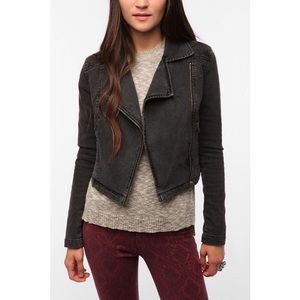 ⭐️HP⭐️ Cropped Denim Jacket