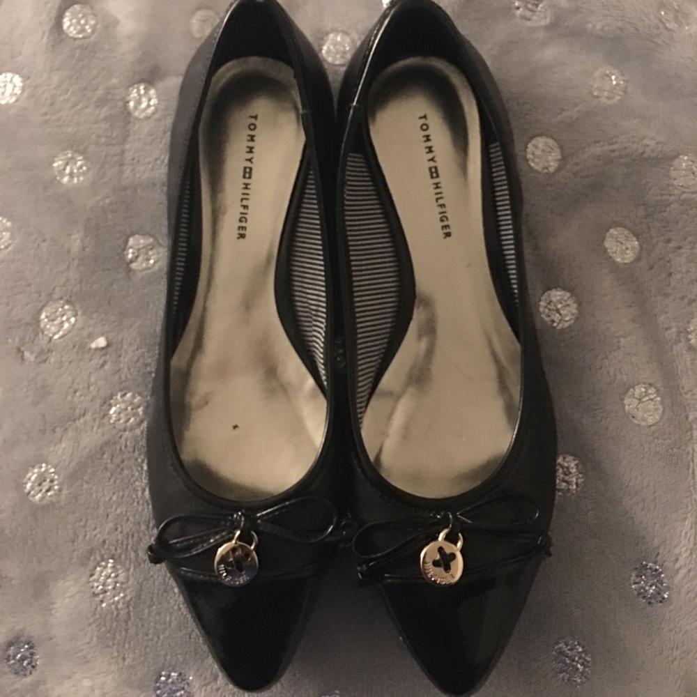 Tommy Hilfiger pointed black flats size 6.5