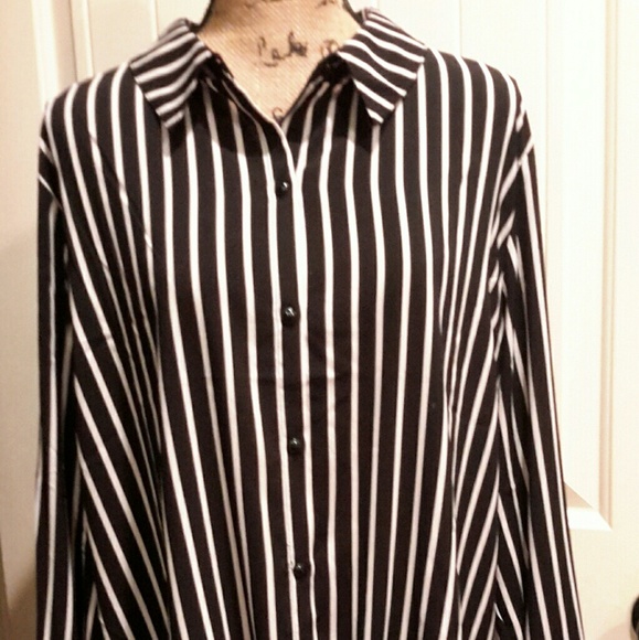 Button down blouse - Picture 2 of 5