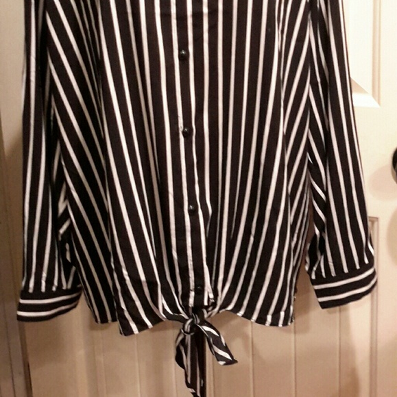 Button down blouse - Picture 3 of 5