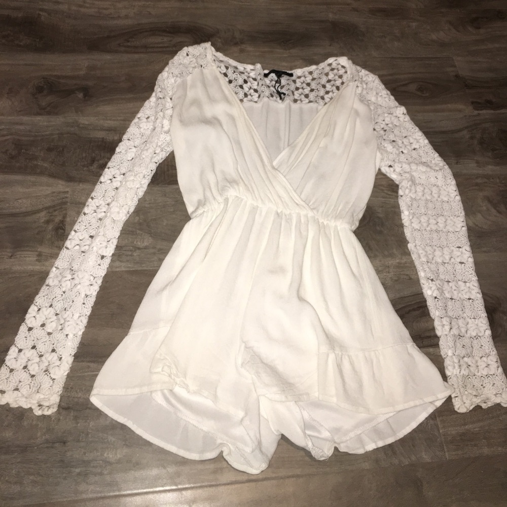 White lace jumper