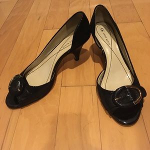 Textured d'orsay pumps with gold buckle