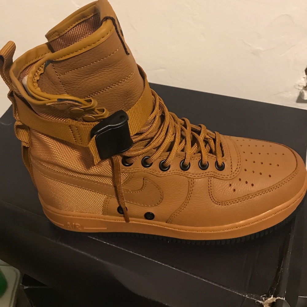 Nike SF AIR FORCE 1 (Women)