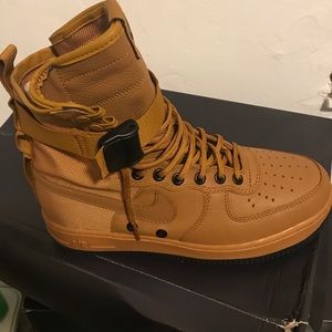 Nike SF AIR FORCE 1 (Women)