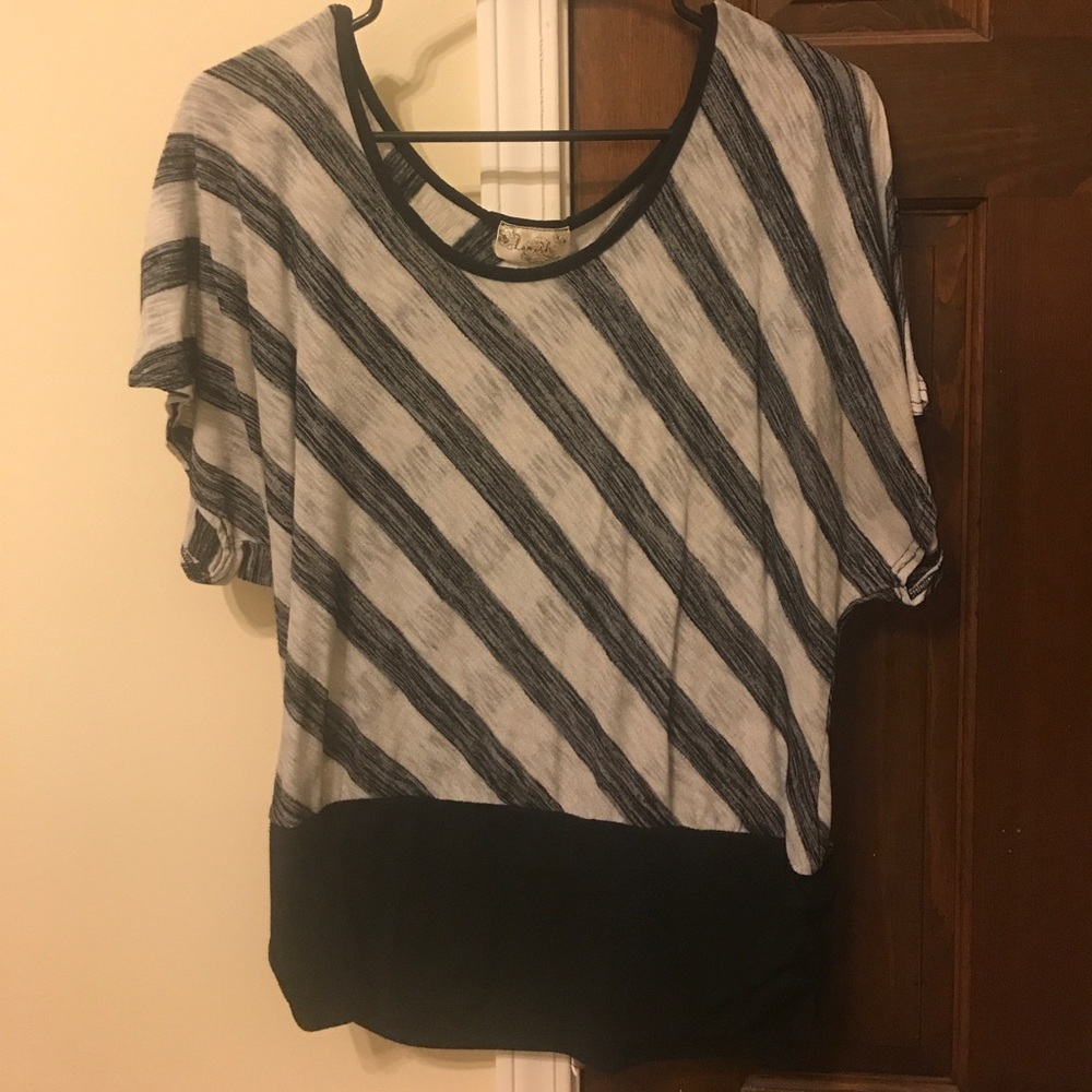 *** 50% in bundle Scoop neck black n white blouse