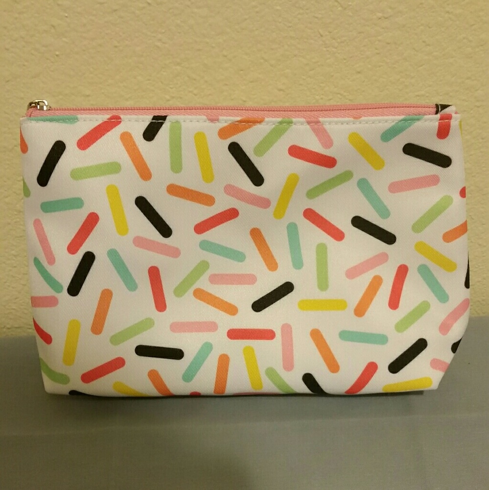 🔴Clinique Cosmetic Bag ***BUNDLE AND SAVE***