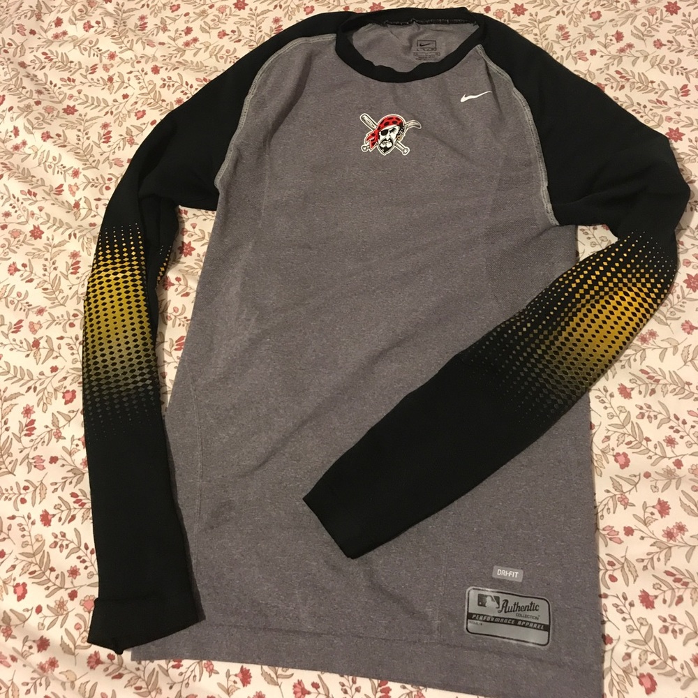 Big boys Dri-Fit Authentic collection Nike top!!