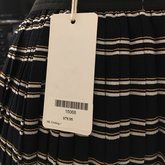 Cute pleated midi skirt - Picture 3 of 3