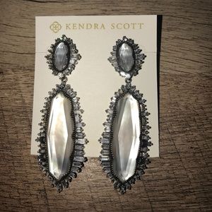 Kendra Scott Katrina Bridal Earrings NWOT HTF!!