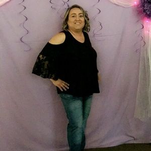 Meet your Posher, Estela