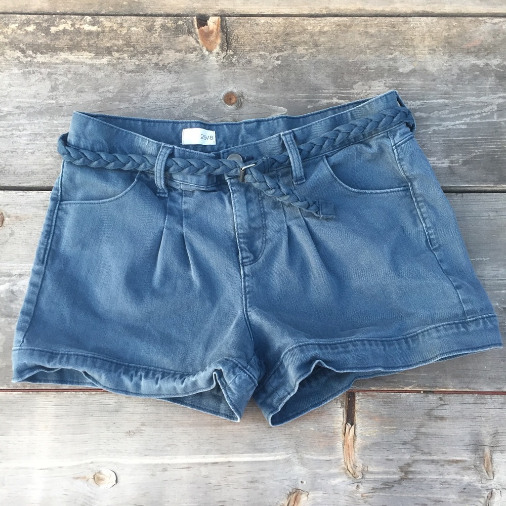 THE GAP SHORTS SZ 29 PLEATED WITH BRAIDED BELT