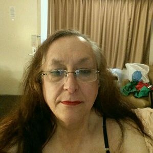 Meet your Posher, Cynthia