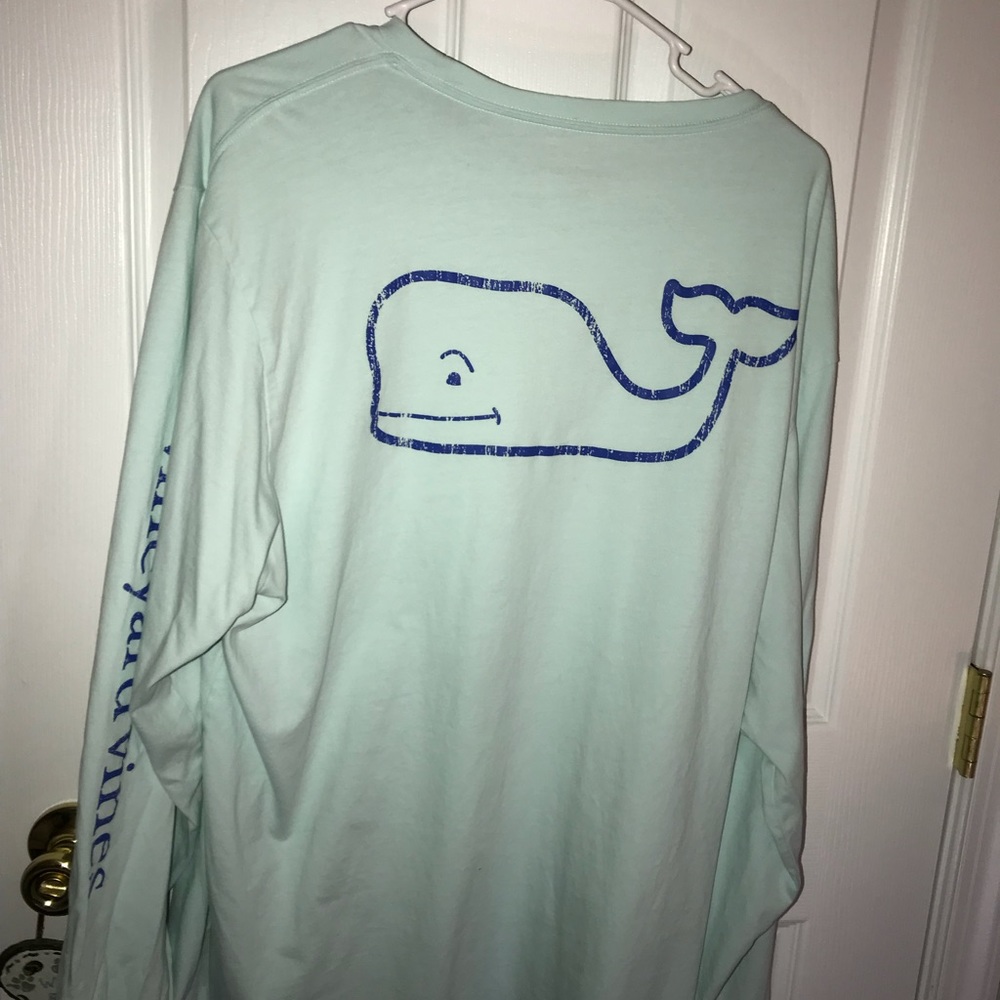 Vineyard vines tee