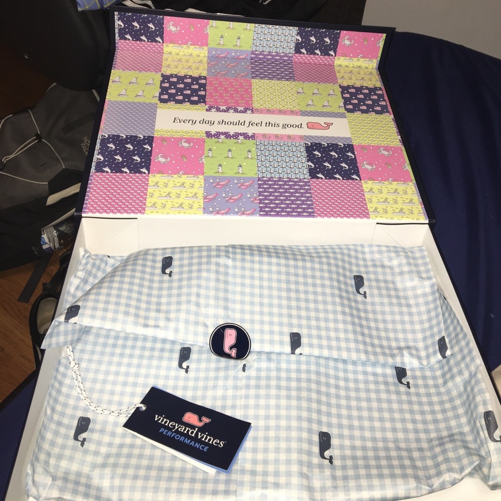 Vineyard vines box