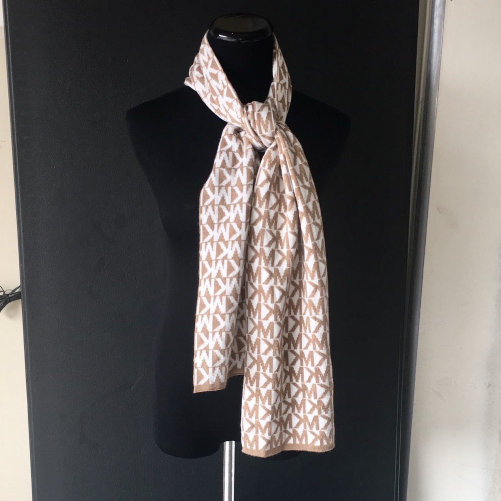 Michael Kors Authentic Scarf New 🍂