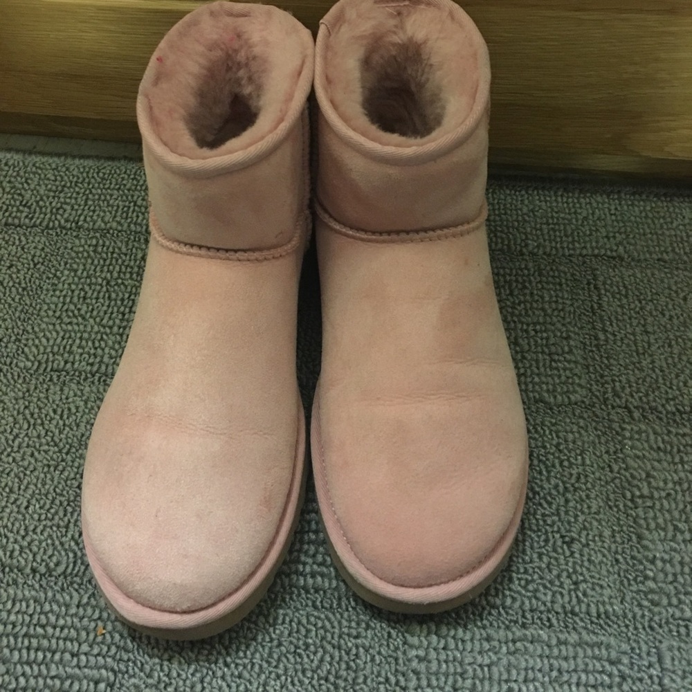 Pink Uggs (baby pink)