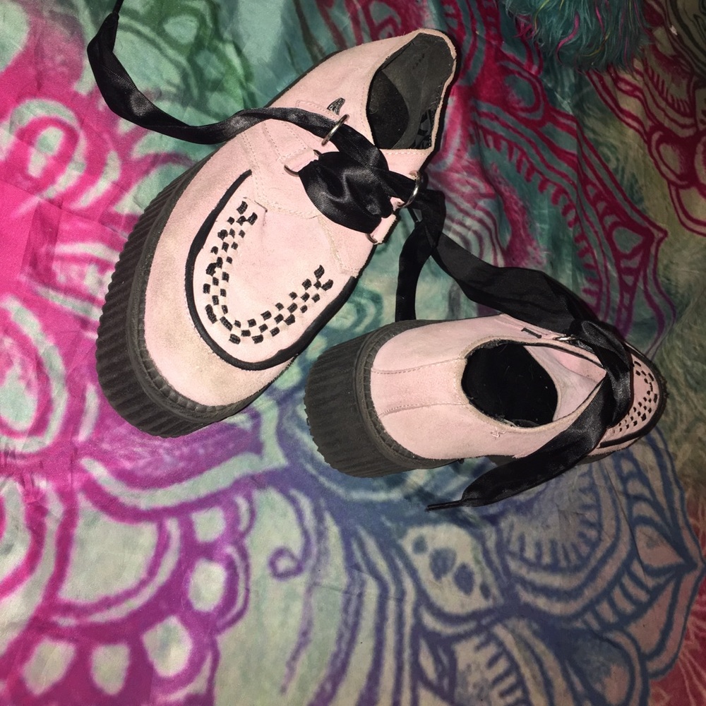 Baby pink tuk creepers