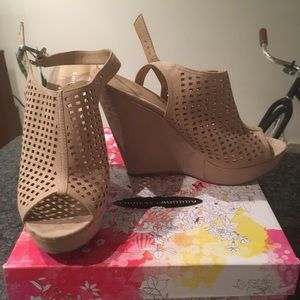 Chinese Laundry Wedges